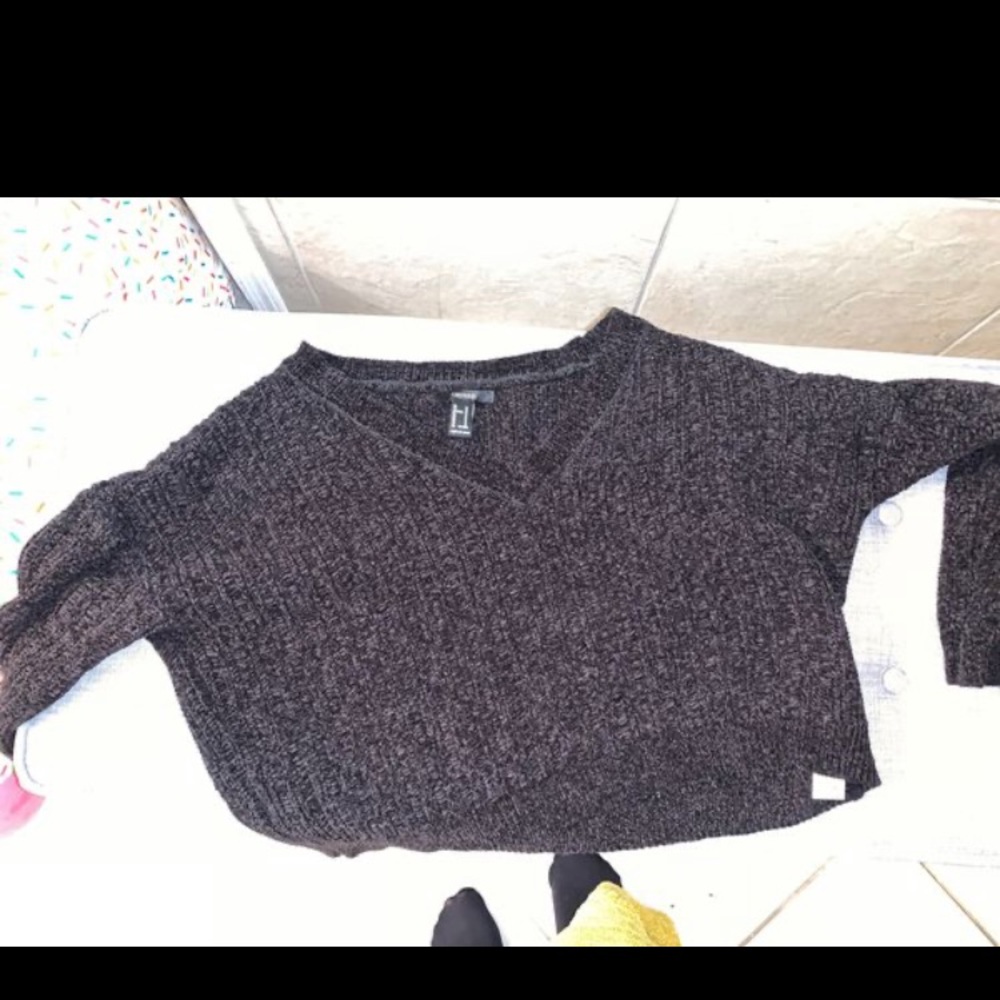 Black crop sweater